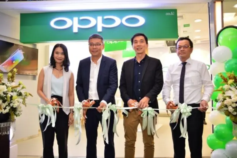 คุณสุระ คณิตทวีกุล ประธานกรรมการบริหารบริ...