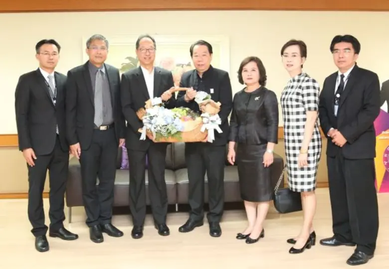 นายมงคล ลีลาธรรม กรรมการผู้จัดการ ธนาคารพ...