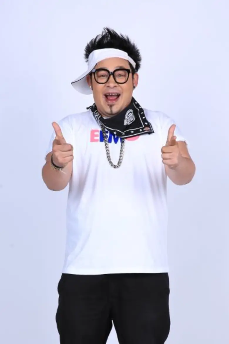 ฟากพี่ใหญ่อย่าง ดีเจ.เชาเชา ชวลิต ศรีมั่น...