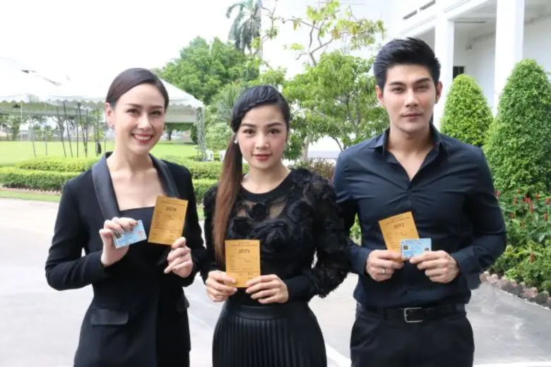 ศิลปินดาราจาก อาร์เอส ช่อง 8 และ ค่ายอาร์...