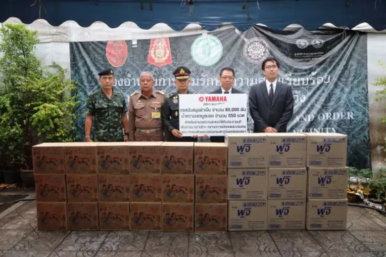 นายสมเกียรติ พูลขวัญ (คนที่ 2 จากขวา) รอง...