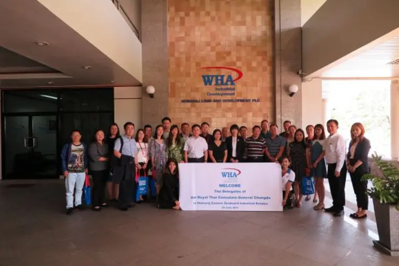 นางสาวศิญาภัสร์ จันทไชยโรจน์ (กลางขวา) ผู...