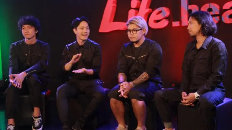 เป็นวงร็อคที่สร้างสรรค์งานเพลงฮิตออกมากระ...