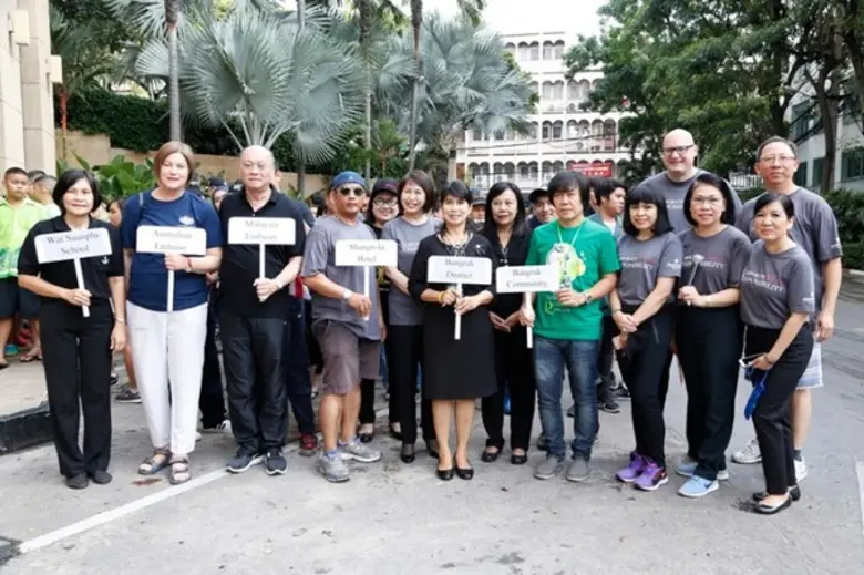 โรงแรมแชงกรี-ลา กรุงเทพฯ ร่วมกับสำนักงานเขตบางรักและชุมชนบางรัก ทำความสะอาดถนนในกิจกรรมร่วมใจรักษ์โลก