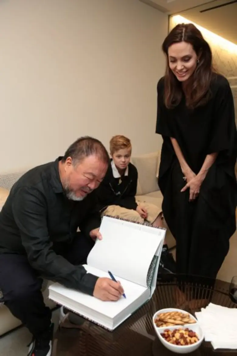 Movie Guide: ผู้กำกับชาวจีน “อ้าย เว่ย เว่ย” จัดฉายรอบพิเศษ “Human Flow” ได้นักแสดงสาว “แองเจลิน่า โจลี่” ร่วมเป็นแขกรับเชิญพิเศษ