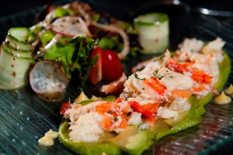 เชฟโทเบียส ชวาเซนดอร์เฟอร์ พร้อมทีมเชฟมือ...