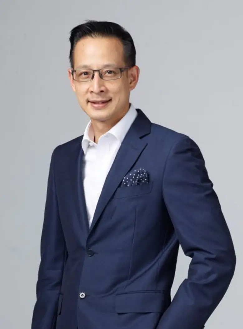 นายสาระ ล่ำซำ กรรมการผู้จัดการและประธานเจ...