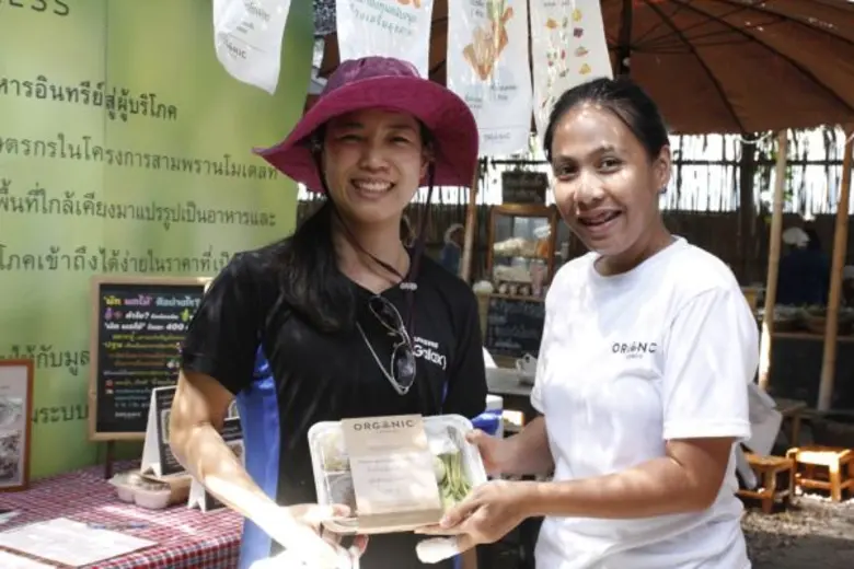 "ปฐม” รณรงค์คนไทยใส่ใจสุขภาพ จัดกิจกรรมชวน “กินผัก-ผลไม้ ต้านโรค” ที่ตลาดสุขใจ นครปฐม