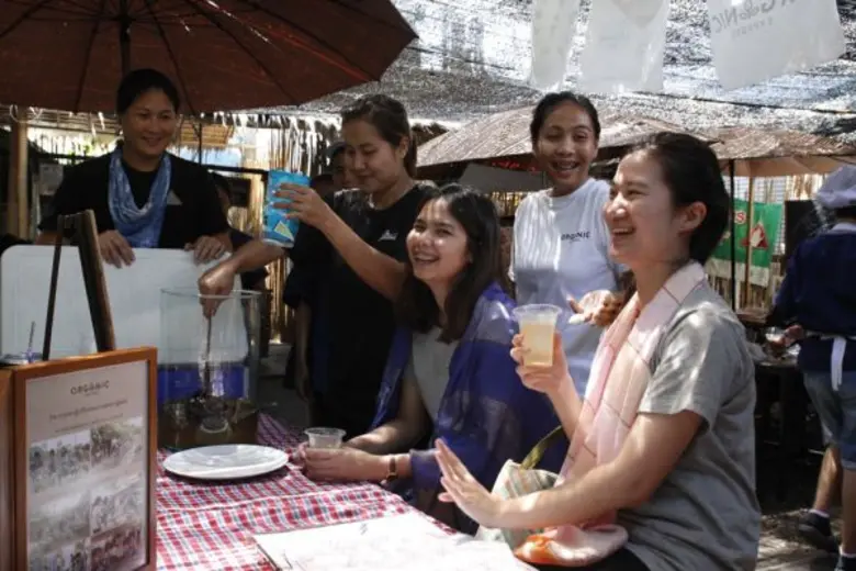 "ปฐม” รณรงค์คนไทยใส่ใจสุขภาพ จัดกิจกรรมชวน “กินผัก-ผลไม้ ต้านโรค” ที่ตลาดสุขใจ นครปฐม