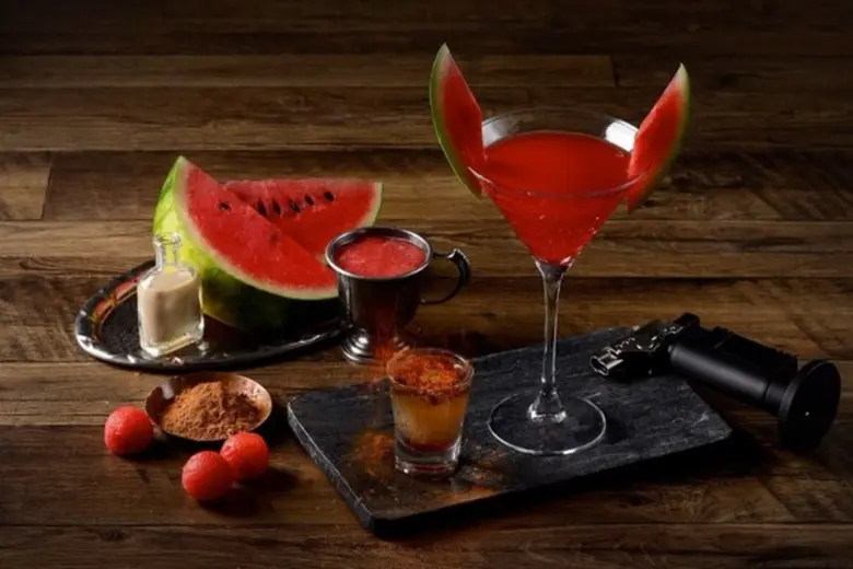 สตูดิโอ บาร์ ชั้น 1 โรงแรมปทุมวัน ปริ๊นเซ...