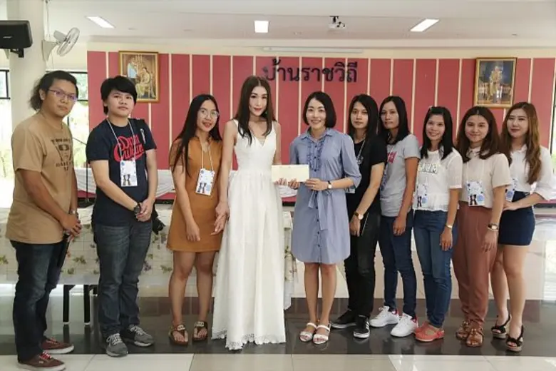 แม้จะไม่ได้จับไมค์ร้องเพลงออกอัลบั้มมาหลา...