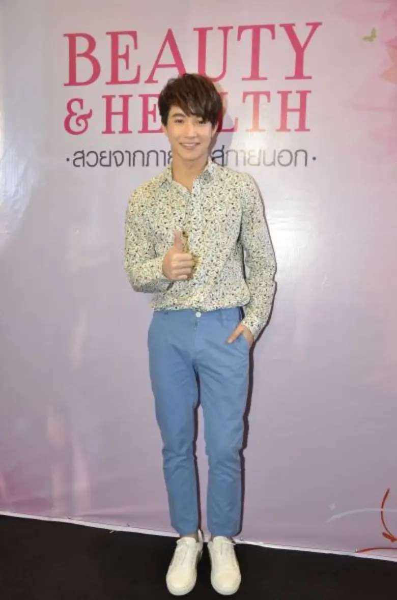 “ริท” ทำฟิน...โชว์ท่า “หล่อใสใจละลาย” ในงาน “คริสตัล บิวตี้ แอนด์ เฮลท์ 2017”