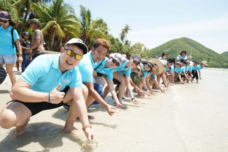 'วันทำความสะอาดชายฝั่งสากล’ กระตุ้นจิตสำนึกรักษ์ทะเล ซีไลฟ์ แบงคอก จัดทริปท่องเที่ยวเชิงอนุรักษ์ พาพนักงานจิตอาสา ปลูกปะการังแบบใหม่ ปล่อยปูม้าคืนสู่ธรรมชาติ และทำความสะอาดชายหาด