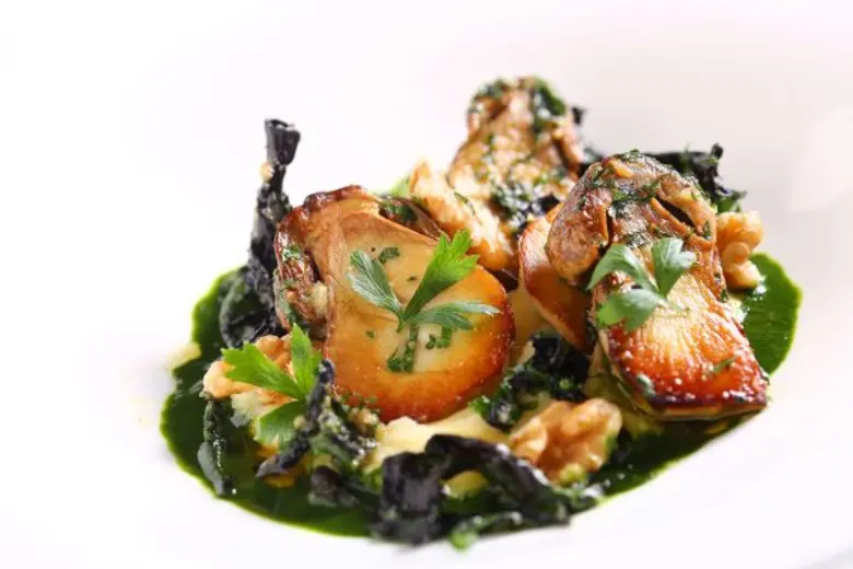 ห้องอาหารเรดสกาย โรงแรมเซ็นทาราแกรนด์และบ...