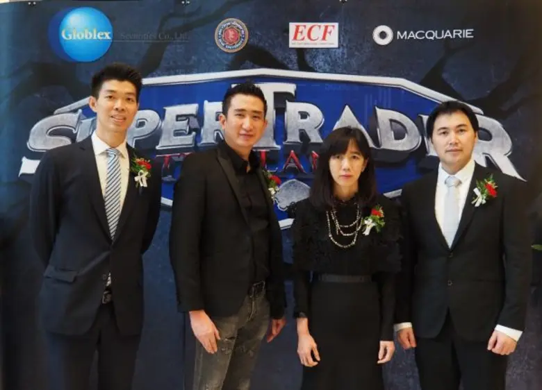 คุณสัญญา หาญพัฒนกิจพานิช(ขวา) รองกรรมการผ...