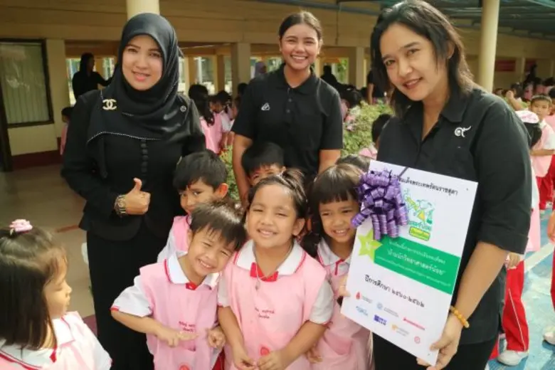 ร.ร.สาธิต มรภ.สงขลา รับตราพระราชทานบ้านนักวิทย์น้อย