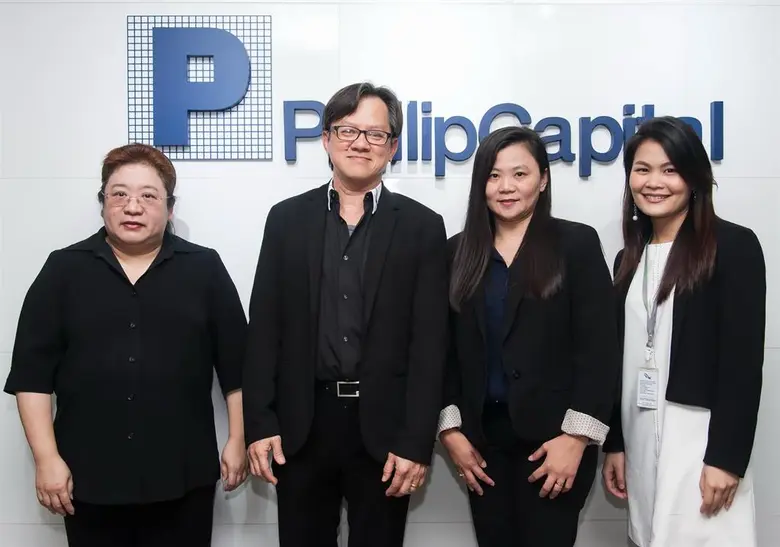 คุณสมพล เอกธีรจิตต์ (ที่ 2 จากซ้าย) กรรมก...