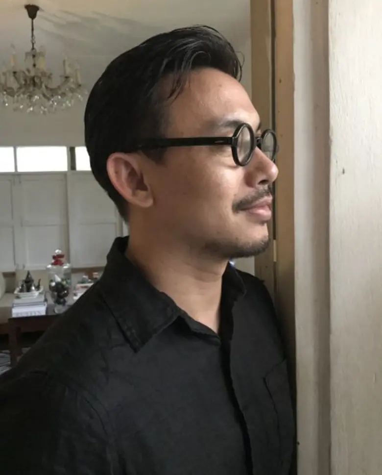 เมกาบางนาจัดทำเข็มกลัดภาพวาดในหลวงรัชกาลที่ 9 ออกแบบโดยศิลปินดัง ครูปาน - สมนึก คลังนอก