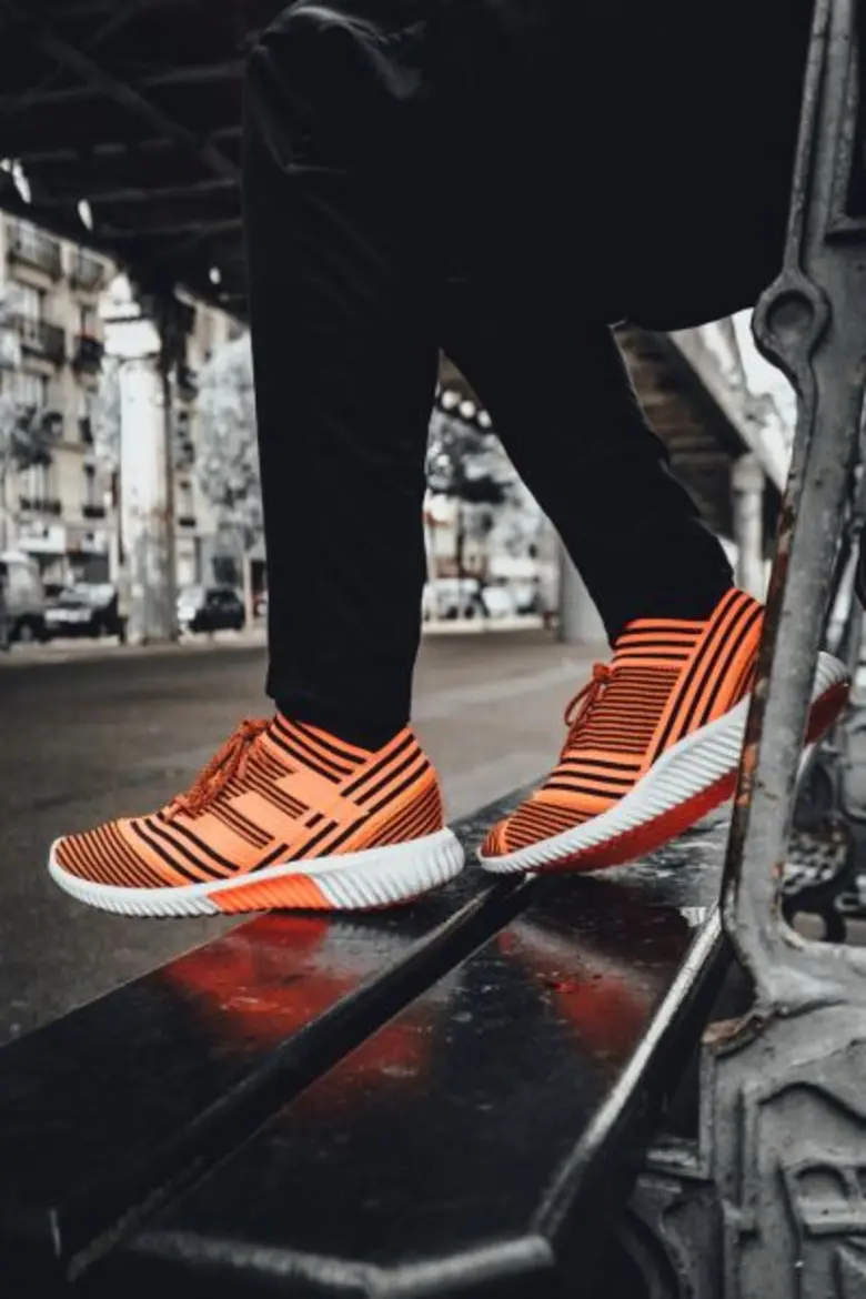 อาดิดาสเผยโฉมรองเท้าสตั๊ดคอลเลคชั่น Pyro Storm เฉดสีใหม่ร้อนแรงดั่งไฟ