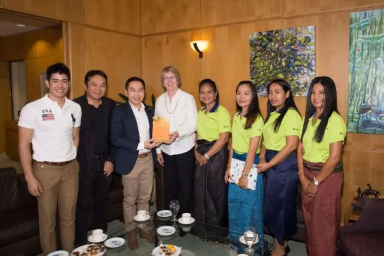 ดร.ดนัย จันทร์เจ้าฉาย (ที่ 3 จากซ้าย) กรร...