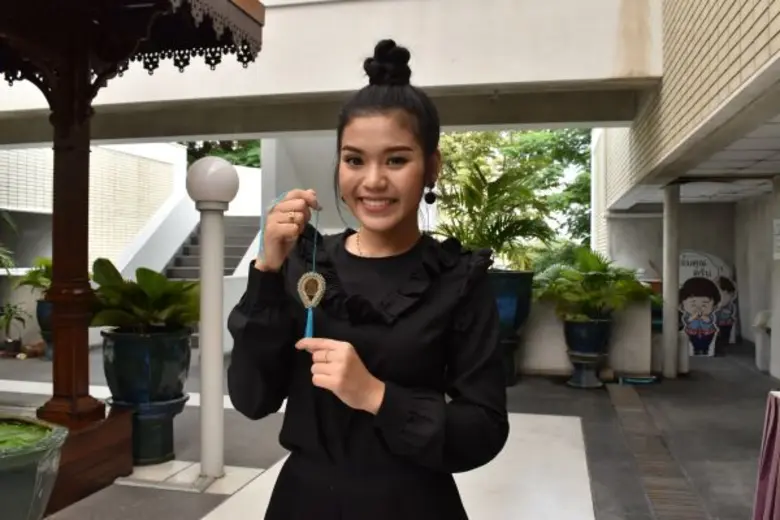 “จ๊ะ อาร์สยาม” นำทีม “ธัญญ่า-ลาดา” ศิลปินจิตอาสา ร้อยข้าวเพื่อพ่อหลวง ประดิษฐ์ “มาลาเมล็ดข้าว”