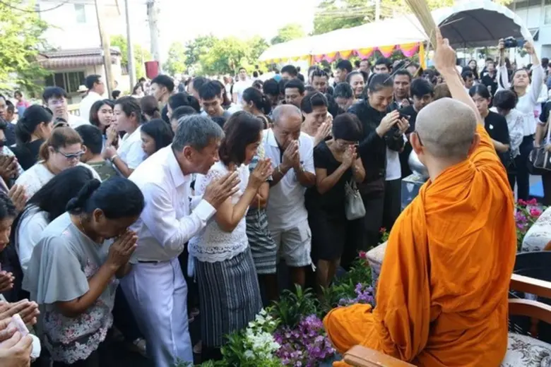 นายมนูญ วุฒิ ผู้จัดการทั่วไป พร้อมด้วยคณะ...