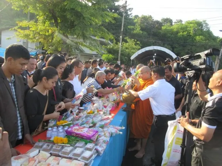 โรงแรมเซ็นทารา หาดใหญ่ ร่วมทำบุญตักบาตรเทโว