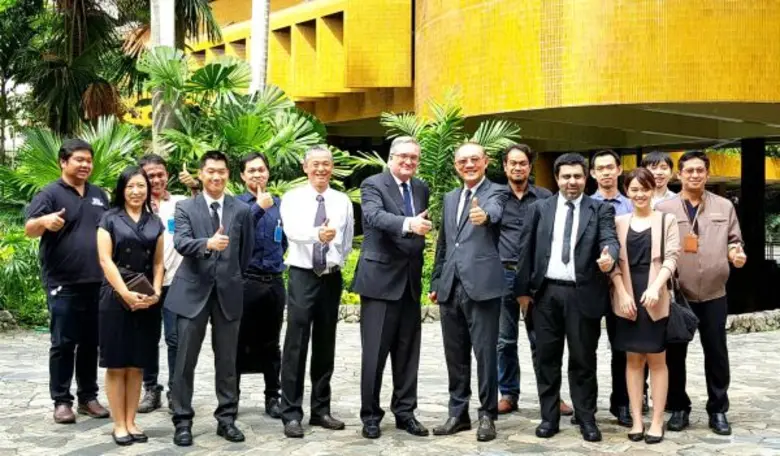 ดร.ประทีป ตั้งมติธรรม ประธานกรรมการบริหาร...