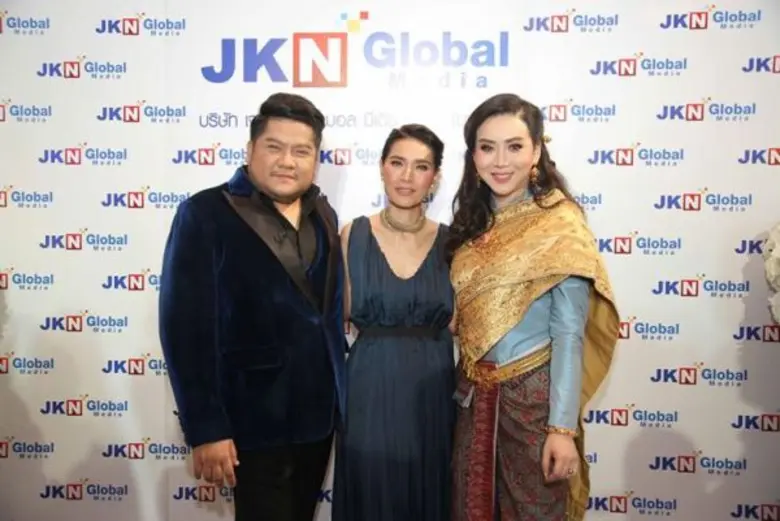 "ความสุข ความทรงจำ นิรันดร" คนไทย แห่โหลด...