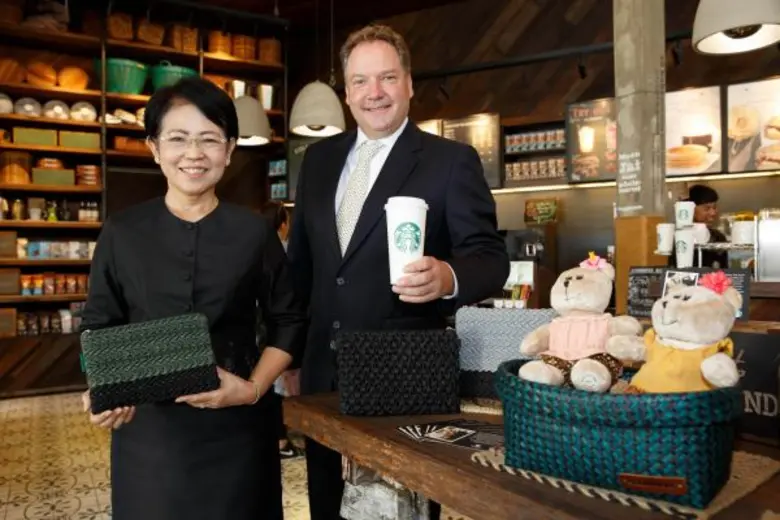 สตาร์บัคส์ ประเทศไทย จับมือ ศูนย์ส่งเสริมศิลปาชีพระหว่างประเทศ (องค์การมหาชน) สนับสนุนผลิตภัณฑ์หัตถศิลป์ไทยจากผู้สร้างสรรค์ท้องถิ่นสู่ลูกค้าทั่วไทย