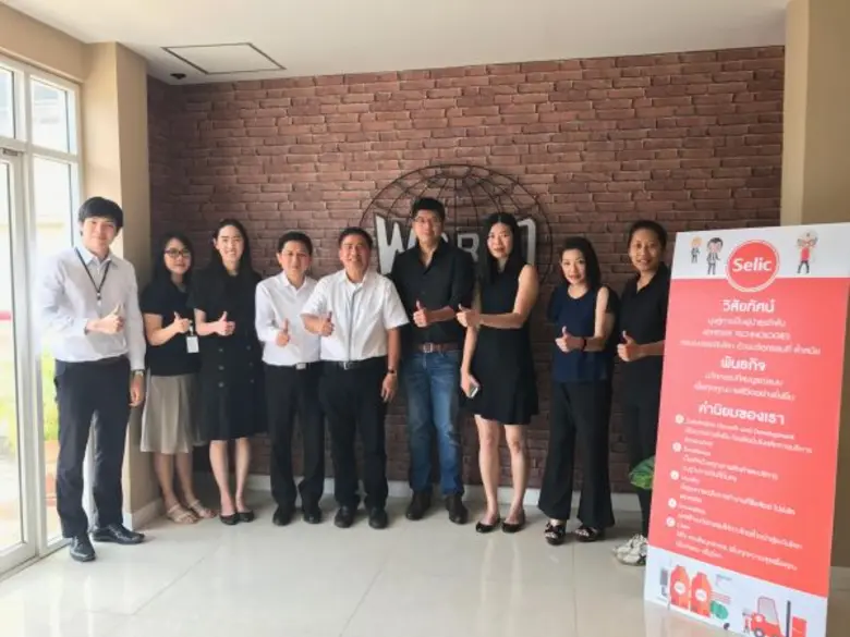 คุณสมภพ ศักดิ์พันธุ์พนม (ลำดับที่ 5 จากซ้...