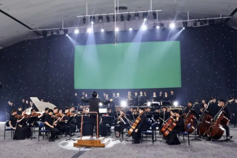 พลังแห่งความภักดี "ร่วมร้อยดวงใจ ไผทชาติ” ๓ ศิลปินรุ่นครูถ่ายทอดพลังสู่บทเพลง “พระผู้เสด็จสวรรคาลัย”