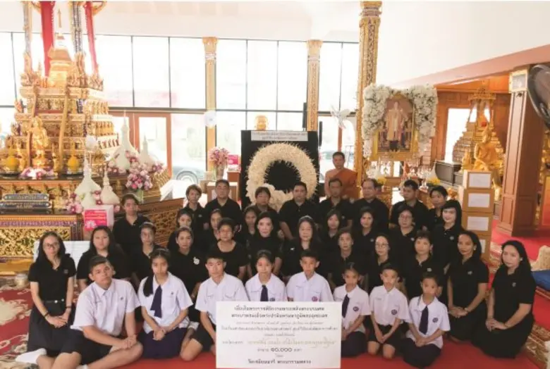 ผศ. ดร. ศศิธร จ่างภากร (แถวนั่งที่ 2 คนที...