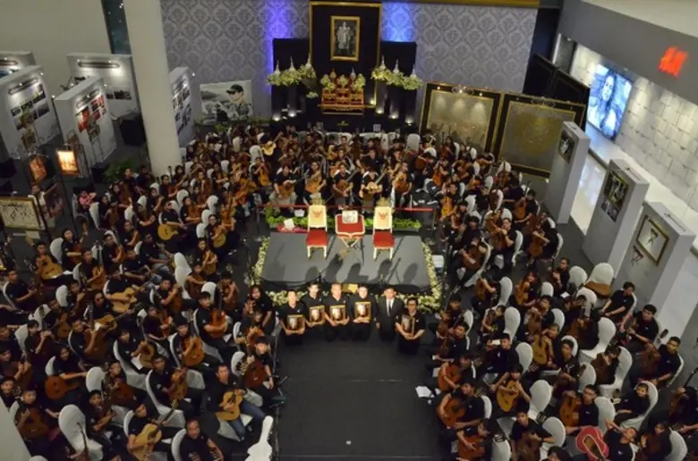 "ฝนหลวง...ฝนแรกของโลกที่โคราช" ดั่งน้ำพระ...