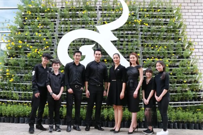 “เซฟ – บิ๊กเอ็ม” รวมพลัง ตกแต่งดอกดาวเรืองบานสะพรั่งทั่วทั้งสถานีฯ