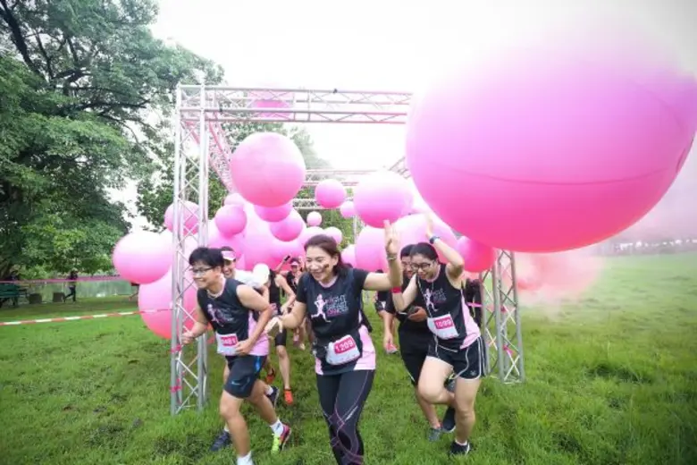 5 องค์กรต้านมะเร็ง รวมพลังวิ่งการกุศล “Fight Breast Cancer The Obstacle Run 2017” ระดมทุนเพื่อผู้ป่วยมะเร็งเต้านม