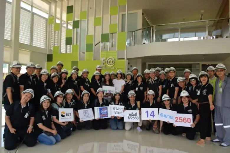 คุณออมสิน ศิริ ผู้อำนวยการฝ่ายสื่อสารองค์...