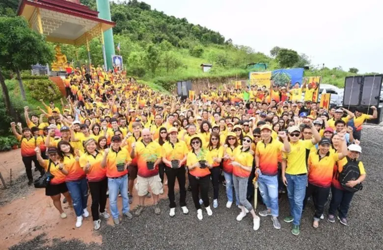 ในภาพ (จากซ้ายไปขวา): คุณเควิน เบอร์เรล ป...