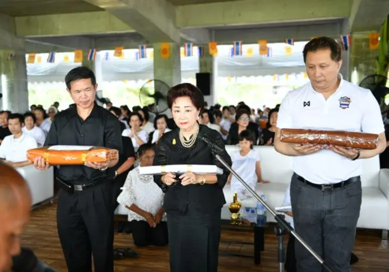 ดร. พิชนี โพธารามิก ประธาน "มูลนิธิ ดร.พิ...