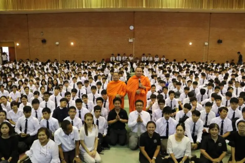 โลกก้าวไกล ประเทศไทยก้าวหน้ายั่งยืนด้วยกา...