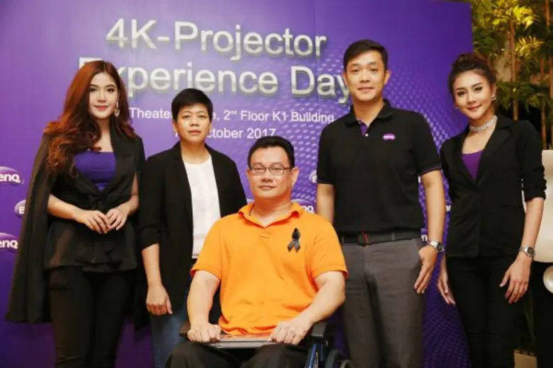 นางสาวธัญรัก นาสมยนต์ (ที่ 2 จากซ้าย) ผู้...