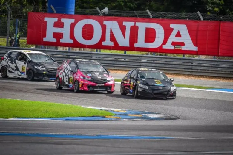 ทีม เคฮิน เรียล เรซซิ่ง ที่ใช้รถแข่ง ฮอนด้า เอ็นเอสเอ็กซ์-จีที คว้าอันดับ 3 ในรายการ ช้าง ซูเปอร์ จีที เรซ 2017 ฮอนด้า เรซซิ่ง 2017 “จักรพันธ์-ภัทรพล-ฐนโรจน์” ฟอร์มร้อนแรง คว้าชัยทั้ง 3 เรซ