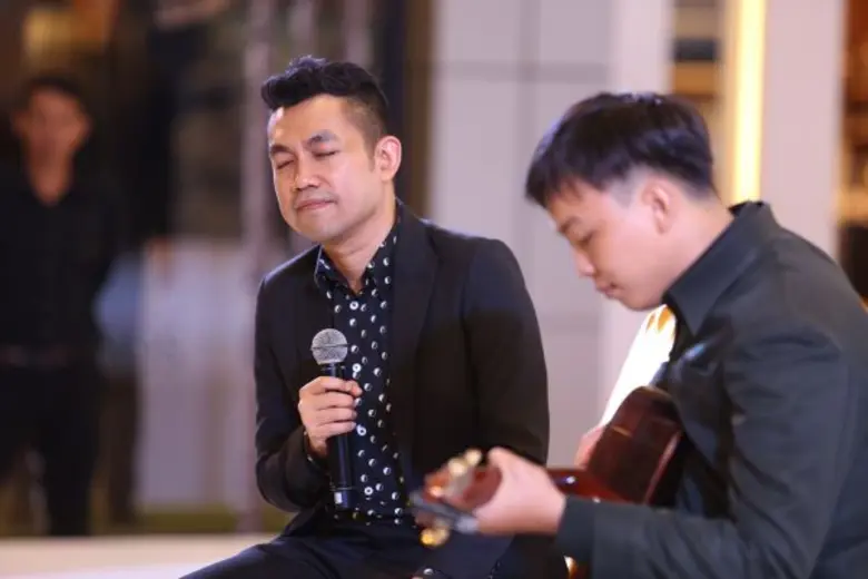 เปิดตัวหนังสือศิลปะภาพเล่าเรื่อง “๙ เหนือเกล้า จากโลซานน์ถึงลานพระเมรุมาศ”– Notre Roi น้อมรำลึกพระราชจริยวัตรอันงดงามในหลวงรัชกาลที่ ๙