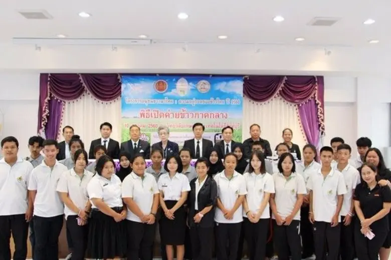 นายกองเอก เปล่งศักดิ์ ประกาศเภสัช (แถวหลั...