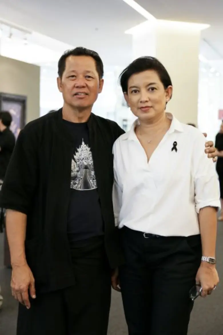 สยามพิวรรธน์ ร่วมกับ หอศิลป์ร่วมสมัยอาร์เดล เชิญชมนิทรรศการ “กราบ สักการะ” โดย ศาสตราจารย์ถาวร โกอุดมวิทย์ จัดแสดงระหว่างวันที่ 11 – 31 ตุลาคม 2560 ณ ไลฟ์สไตล์ ฮอลล์ ชั้น 2 สยามพารากอน