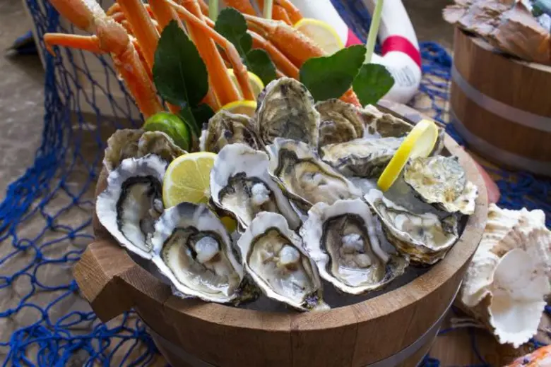 อิ่มอร่อยกับซีฟู้ดบุฟเฟ่ต์สุดอลังการที่ห้องอาหารออร์คิด คาเฟ่