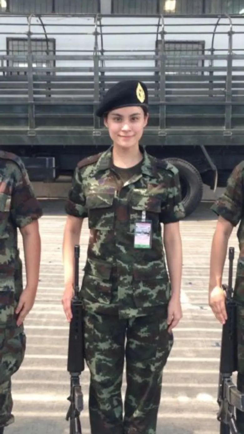 นอกจากจะเกิดในครอบครัวทหาร และถูกปลูกฝังเ...