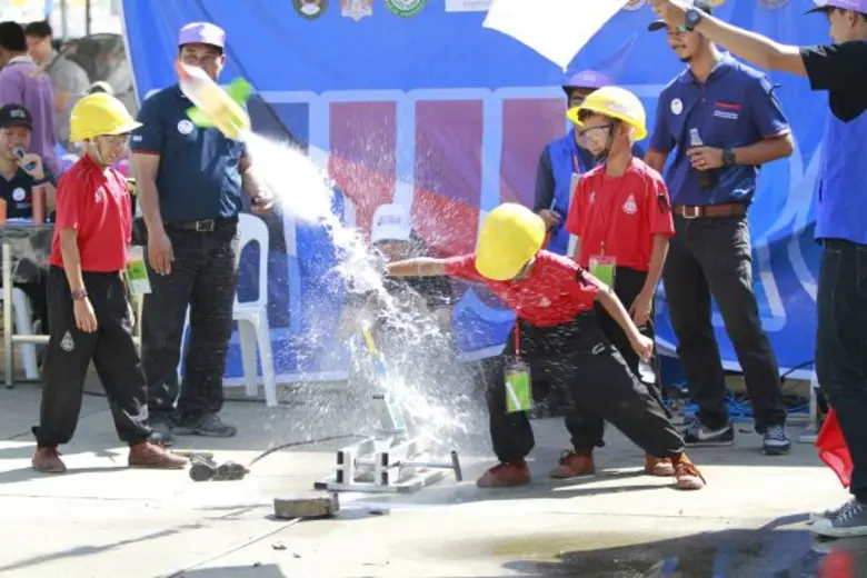 ทีม “Very Near Project” ตรังคริสเตียนศึกษา คว้าแชมป์จรวดขวดน้ำประเภทแม่นยำระดับมัธยม ด้วยสถิติ 0.41 เมตร อพวช. เตรียมส่งเป็นตัวแทนประเทศไทยร่วมแข่งขันระดับภูมิภาคเอเชียแปซิฟิค  กับตัวแทนเยาวชนอีกกว่า 11 ประเทศ