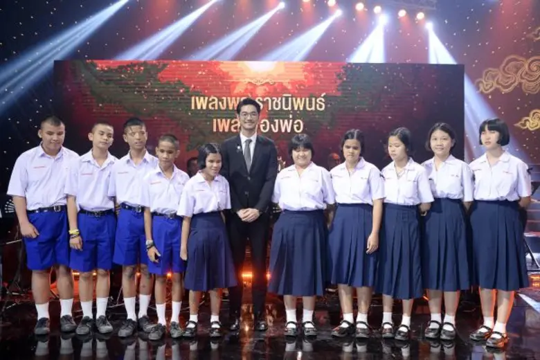 ทีวีไกด์: รายการ “ร้องแลก แจกเงิน Singer Takes It All เพลงพระราชนิพนธ์ เพลงของพ่อ” “เนม เก็ตสึโนวา” รวมใจน้องๆ “โรงเรียนสอนคนตาบอดกรุงเทพ” ขับขานบทเพลง “ยิ้มสู้”