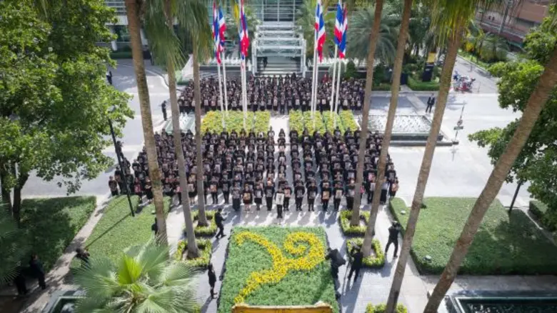 อสมท ยืนสงบนิ่งแสดงความอาลัยในหลวง รัชกาลที่ 9